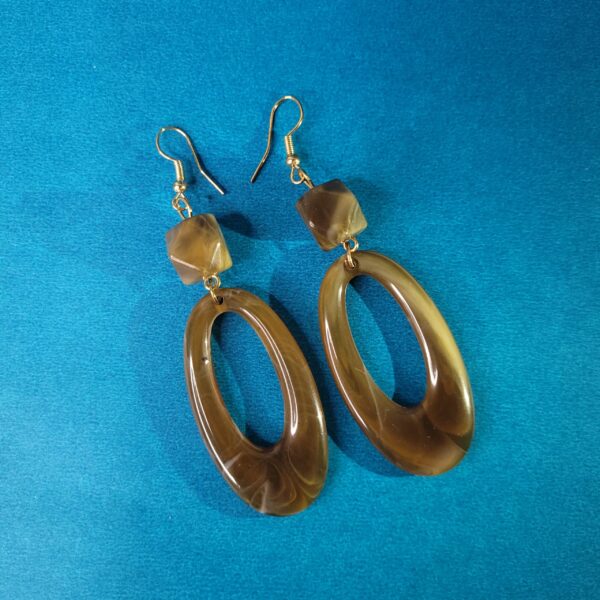 Everyday Chic Oval Earrings – Elegant White Oval Earrings for Women - Image 3