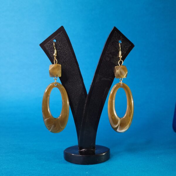 Everyday Chic Oval Earrings – Elegant White Oval Earrings for Women