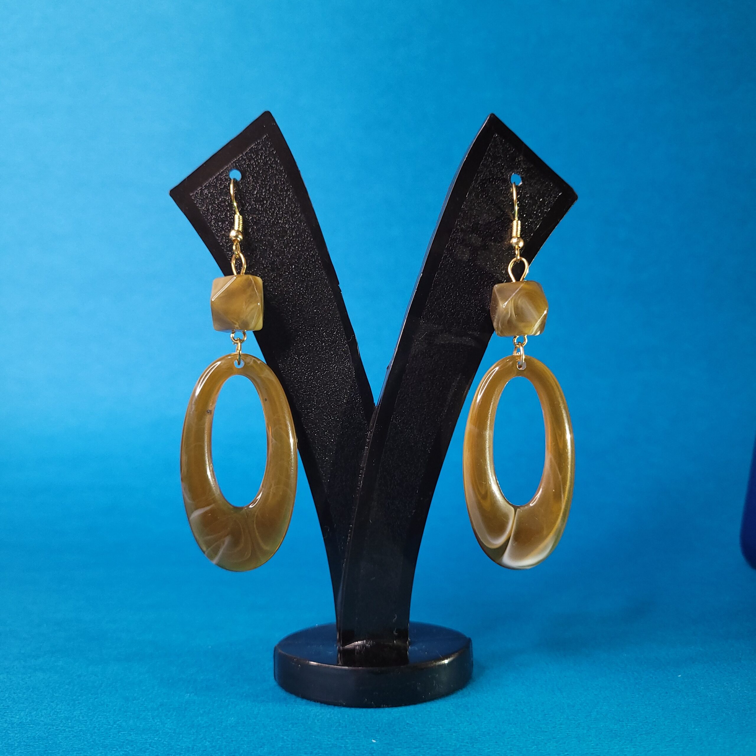 Everyday Chic Oval Earrings – Elegant White Oval Earrings for Women