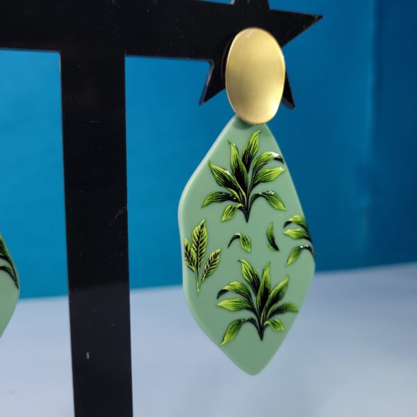 Modern Green Acrylic Earrings Stylish Dangles for Daily Wear - Image 2