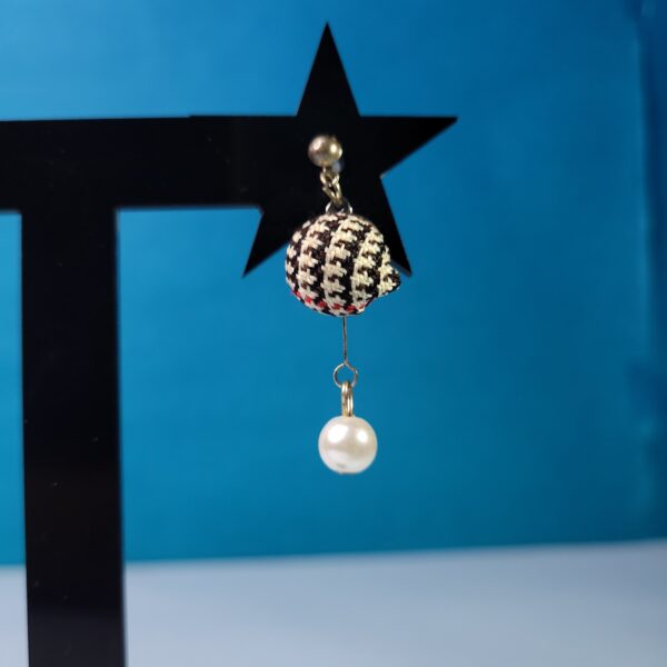 Cream Pearl Sleek Dangle Earrings Chic Everyday Jewelry for Women - Image 2