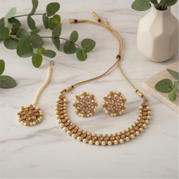 Kundan-Inspired Golden Necklace with Pearls & Maang Tikka Set - Image 3