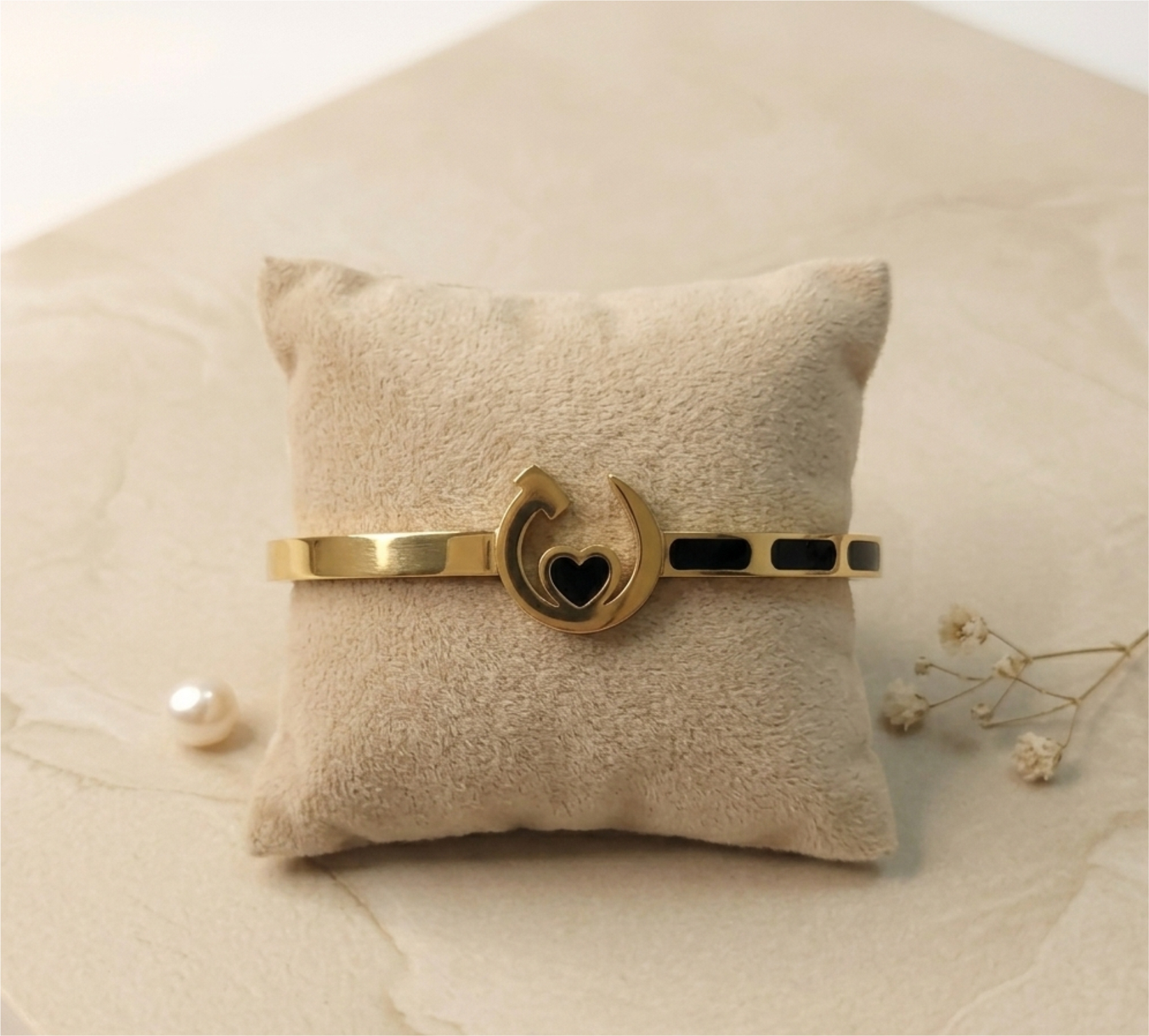 Gold heart bracelet