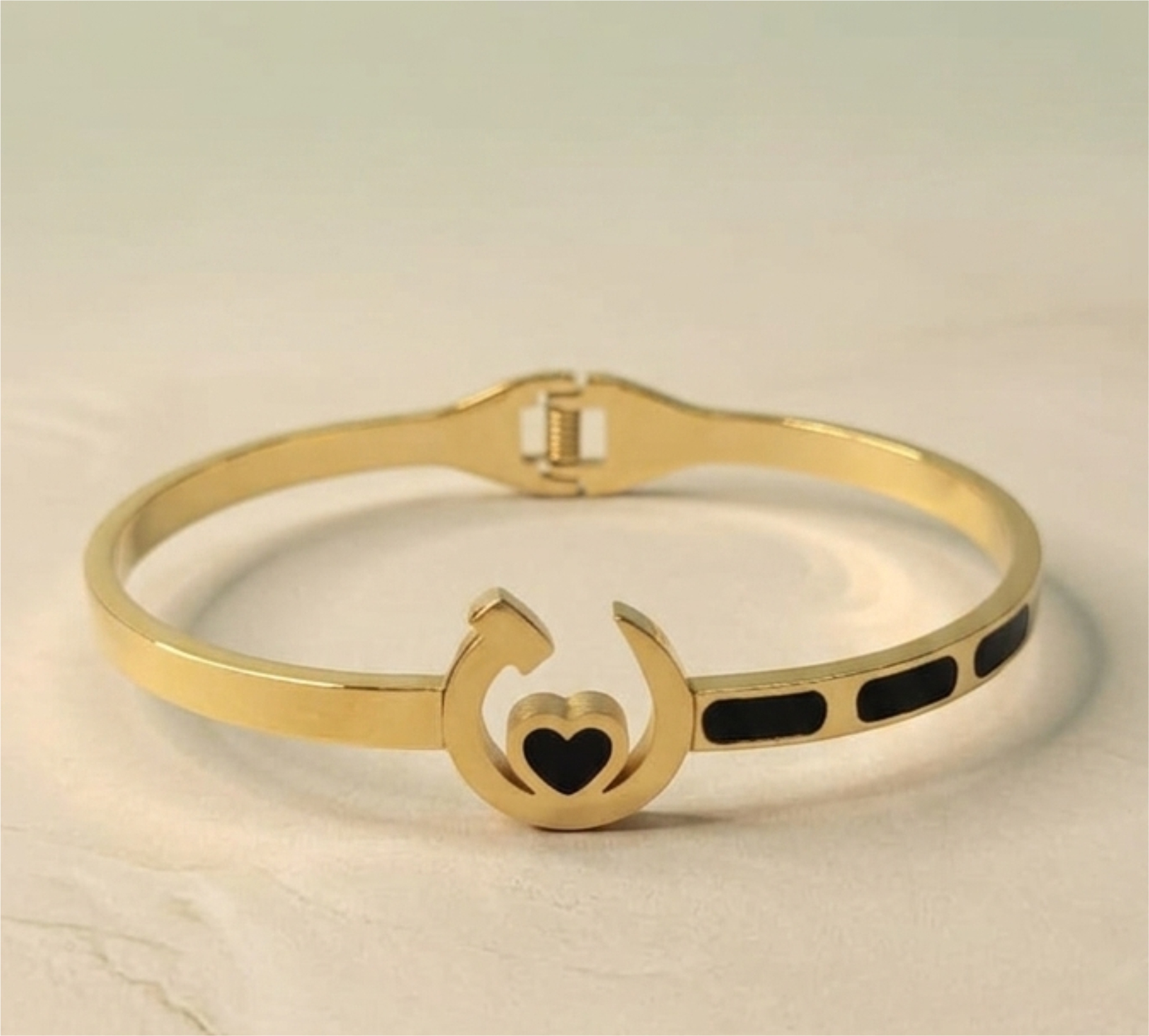 Anti tarnish Gold heart bracelet